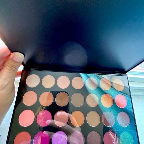 Morphe Jaclyn Hill Favorites eyeshadow palette - Picture 5 of 9